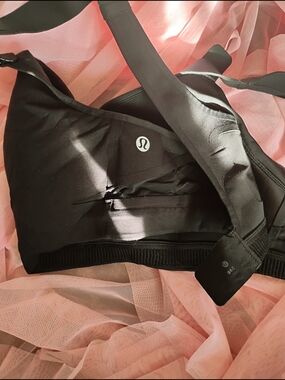 Lululemon Fine Form Black Sports Bra In Size 38C